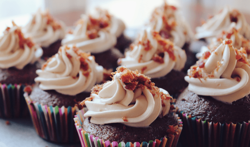 CUSTOM CUPCAKES